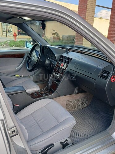 Mercedes C 240 1999, 301,000 km - 2.4 л - Xırdalan