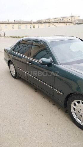 Mercedes E 220 2000, 385,000 km - 2.2 л - Salyan