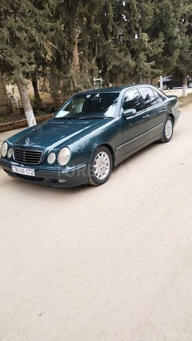 Mercedes E 220 2000, 385,000 km - 2.2 л - Salyan