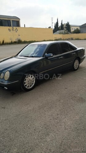 Mercedes E 220 2000, 385,000 km - 2.2 л - Salyan