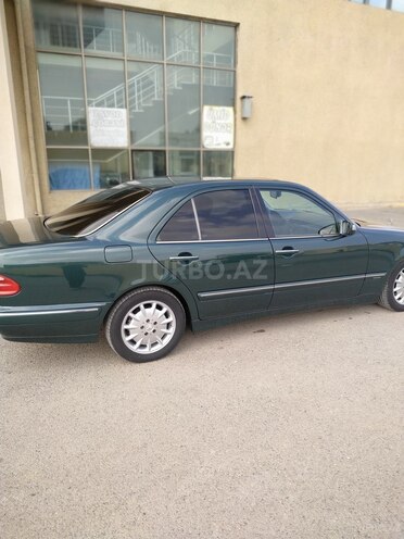 Mercedes E 220 2000, 385,000 km - 2.2 л - Salyan