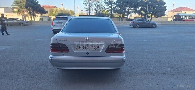 Mercedes E 220 2000, 458,000 km - 2.2 l - Bakı