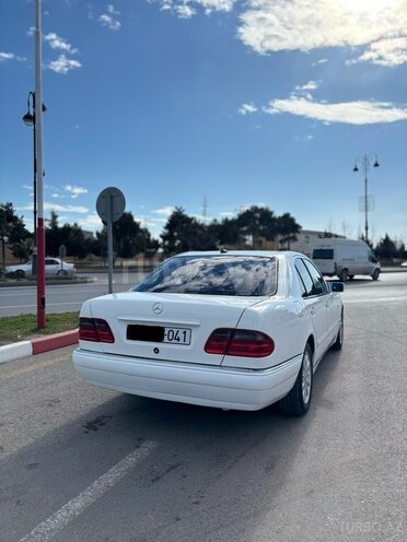 Mercedes E 240 1998, 300,000 km - 2.4 l - Sumqayıt