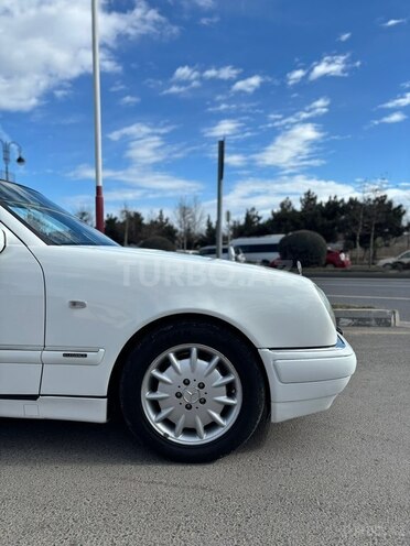 Mercedes E 240 1998, 300,000 km - 2.4 l - Sumqayıt
