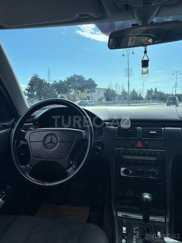 Mercedes E 240 1998, 300,000 km - 2.4 l - Sumqayıt