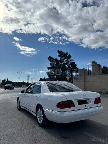 Mercedes E 240 1998, 300,000 km - 2.4 l - Sumqayıt
