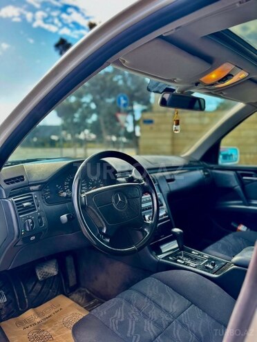 Mercedes E 240 1998, 300,000 km - 2.4 l - Sumqayıt