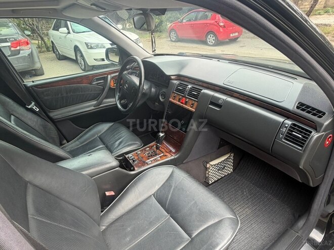 Mercedes E 280 2001, 279,000 km - 2.8 l - Sumqayıt