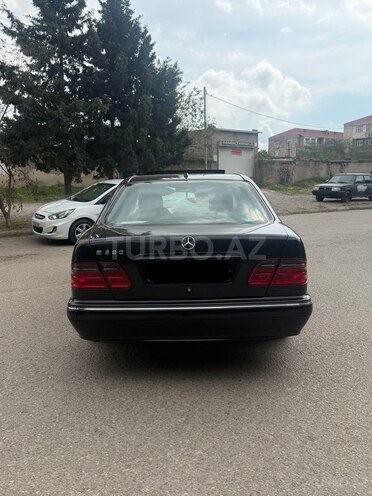 Mercedes E 280 2001, 279,000 km - 2.8 l - Sumqayıt