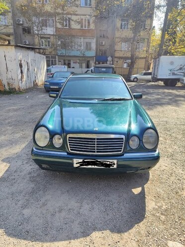 Mercedes E 220 1998, 300,000 km - 2.2 l - Gəncə