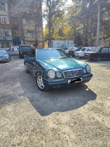 Mercedes E 220 1998, 300,000 km - 2.2 l - Gəncə