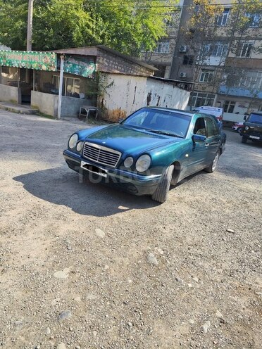 Mercedes E 220 1998, 300,000 km - 2.2 l - Gəncə