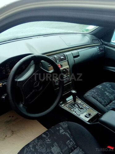 Mercedes E 240 1998, 289,000 km - 2.4 l - Gəncə
