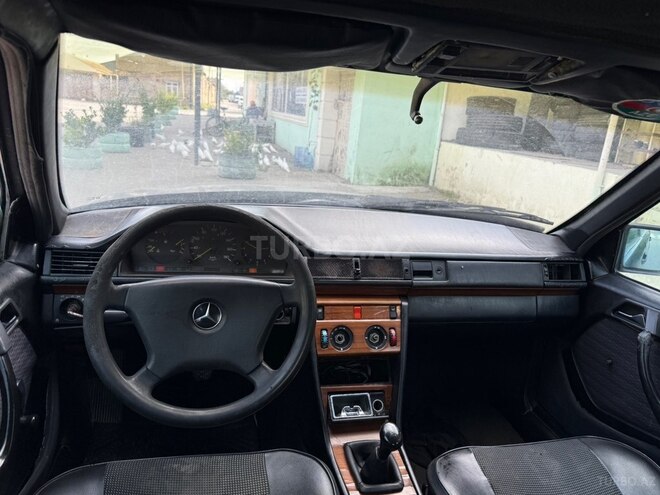 Mercedes  1991, 270,000 km - 2.3 l - Bakı