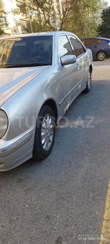 Mercedes E 280 2002, 240,400 km - 2.8 l - Bakı