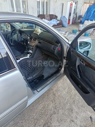 Mercedes E 200 1998, 389,168 km - 2.0 л - Goranboy