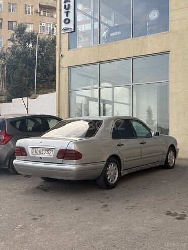 Mercedes E 240 1999, 345,480 km - 2.4 l - Bakı