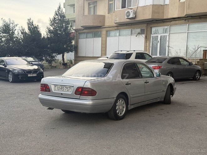 Mercedes E 240 1999, 345,480 km - 2.4 l - Bakı
