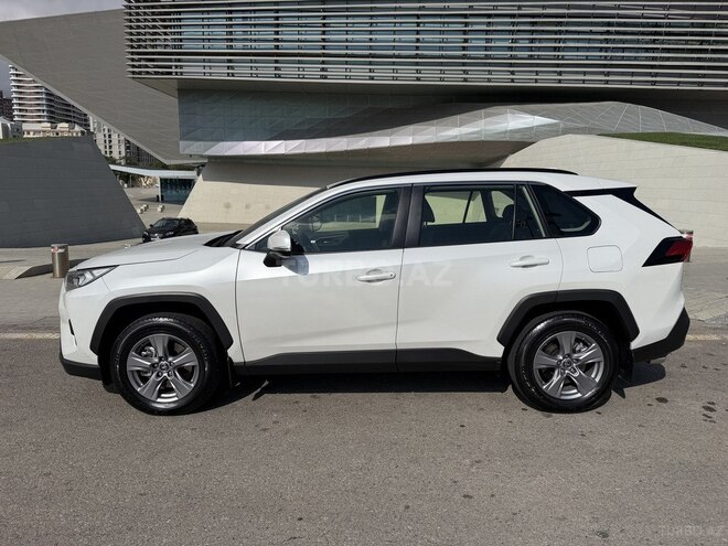 Toyota RAV4 2024, 17,000 km - 2.5 л - Bakı