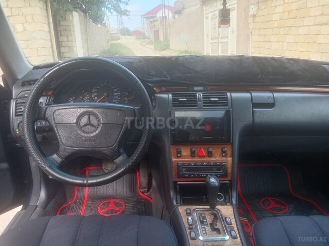 Mercedes E 240 1998, 299,365 km - 2.4 л - Bakı