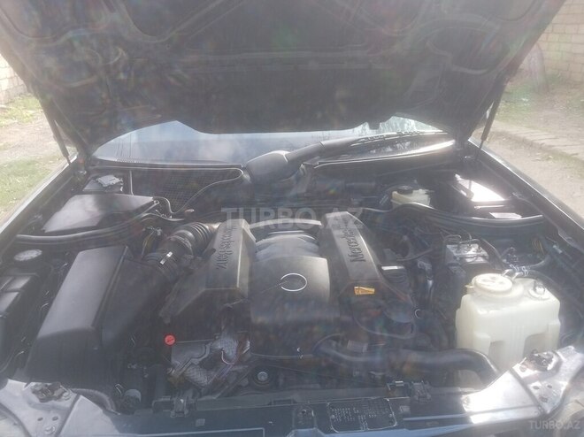 Mercedes E 240 1998, 299,365 km - 2.4 л - Bakı
