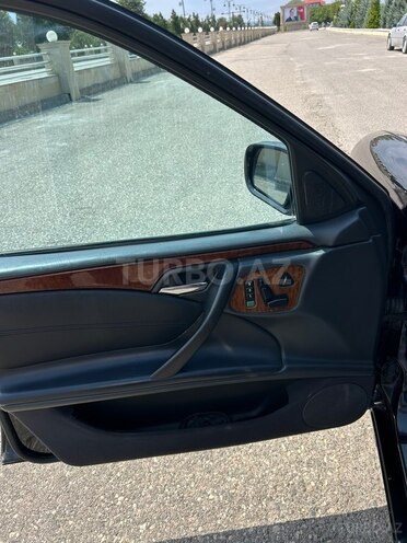 Mercedes E 320 2000, 399,000 km - 3.2 l - Quba