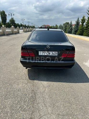 Mercedes E 320 2000, 399,000 km - 3.2 l - Quba
