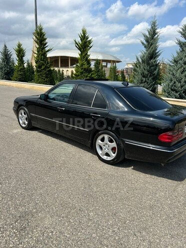 Mercedes E 320 2000, 399,000 km - 3.2 l - Quba