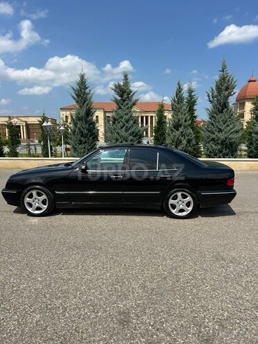 Mercedes E 320 2000, 399,000 km - 3.2 l - Quba