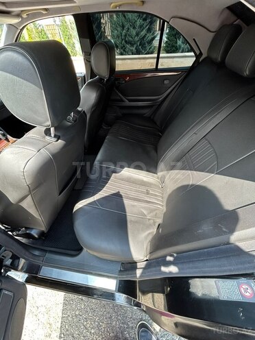 Mercedes E 320 2000, 399,000 km - 3.2 l - Quba
