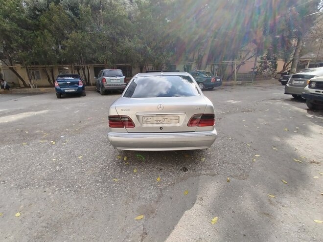 Mercedes E 220 1999, 461,000 km - 2.2 l - Bakı