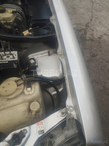Mercedes E 200 2001, 333,000 km - 2.0 л - Bakı