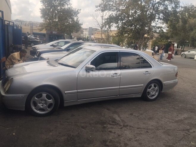 Mercedes E 200 2001, 333,000 km - 2.0 л - Bakı