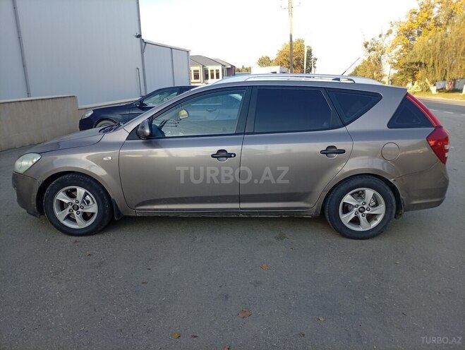 Kia  2008, 311,500 km - 1.6 l - Quba