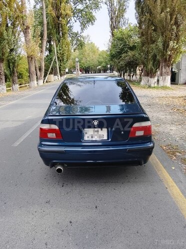 BMW 528 2002, 420,000 km - 2.8 l - Zaqatala