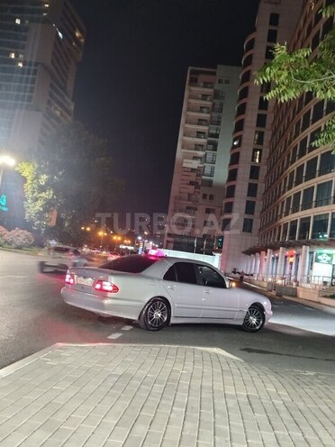Mercedes E 220 2000, 965,862 km - 2.2 l - Şəmkir