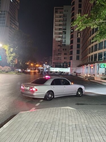 Mercedes E 220 2000, 965,862 km - 2.2 l - Şəmkir