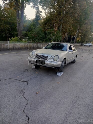 Mercedes E 230 1997, 340,000 km - 2.3 l - Qəbələ