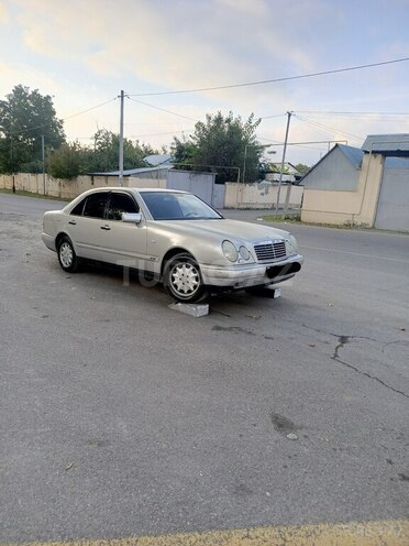 Mercedes E 230 1997, 340,000 km - 2.3 l - Qəbələ