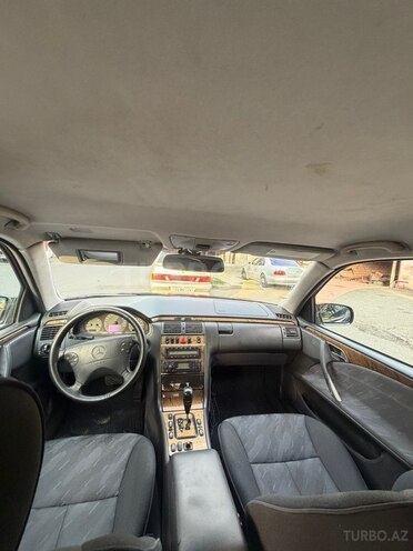 Mercedes E 240 2001, 274,000 km - 2.6 л - Ağcabədi
