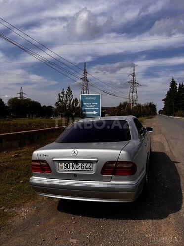 Mercedes E 240 2001, 195,698 km - 2.4 l - Masallı