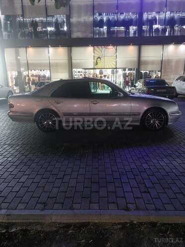 Mercedes E 240 2001, 195,698 km - 2.4 l - Masallı