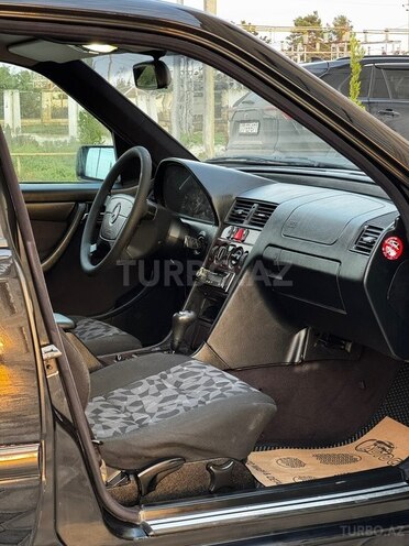 Mercedes C 220 2000, 318,000 km - 2.2 л - Saatlı