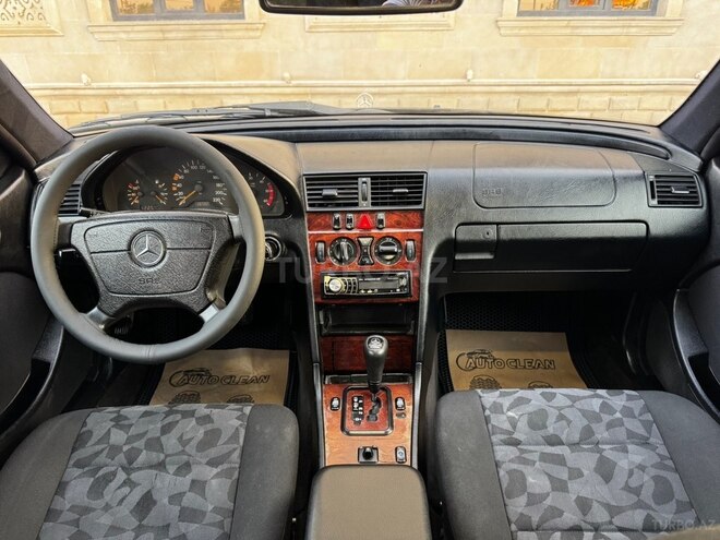 Mercedes C 220 2000, 318,000 km - 2.2 л - Saatlı