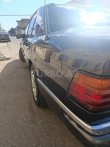 Mercedes 220 E 1993, 425,000 km - 2.2 l - Quba