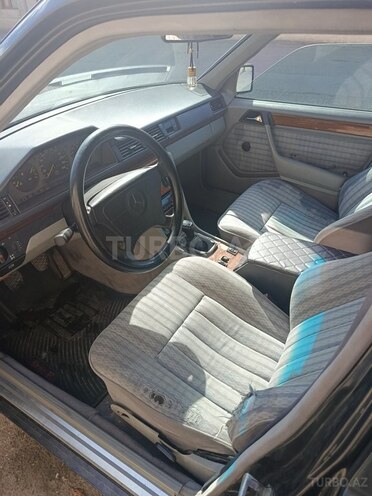 Mercedes 220 E 1993, 425,000 km - 2.2 l - Quba