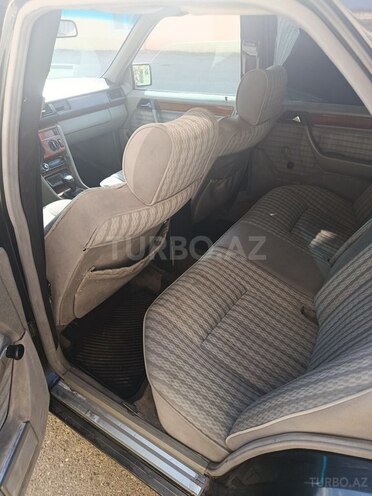 Mercedes 220 E 1993, 425,000 km - 2.2 l - Quba