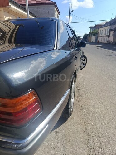 Mercedes 220 E 1993, 425,000 km - 2.2 l - Quba