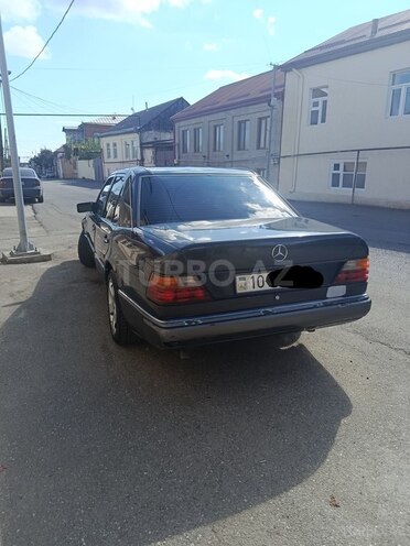 Mercedes 220 E 1993, 425,000 km - 2.2 l - Quba
