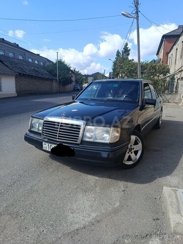 Mercedes 220 E 1993, 425,000 km - 2.2 l - Quba